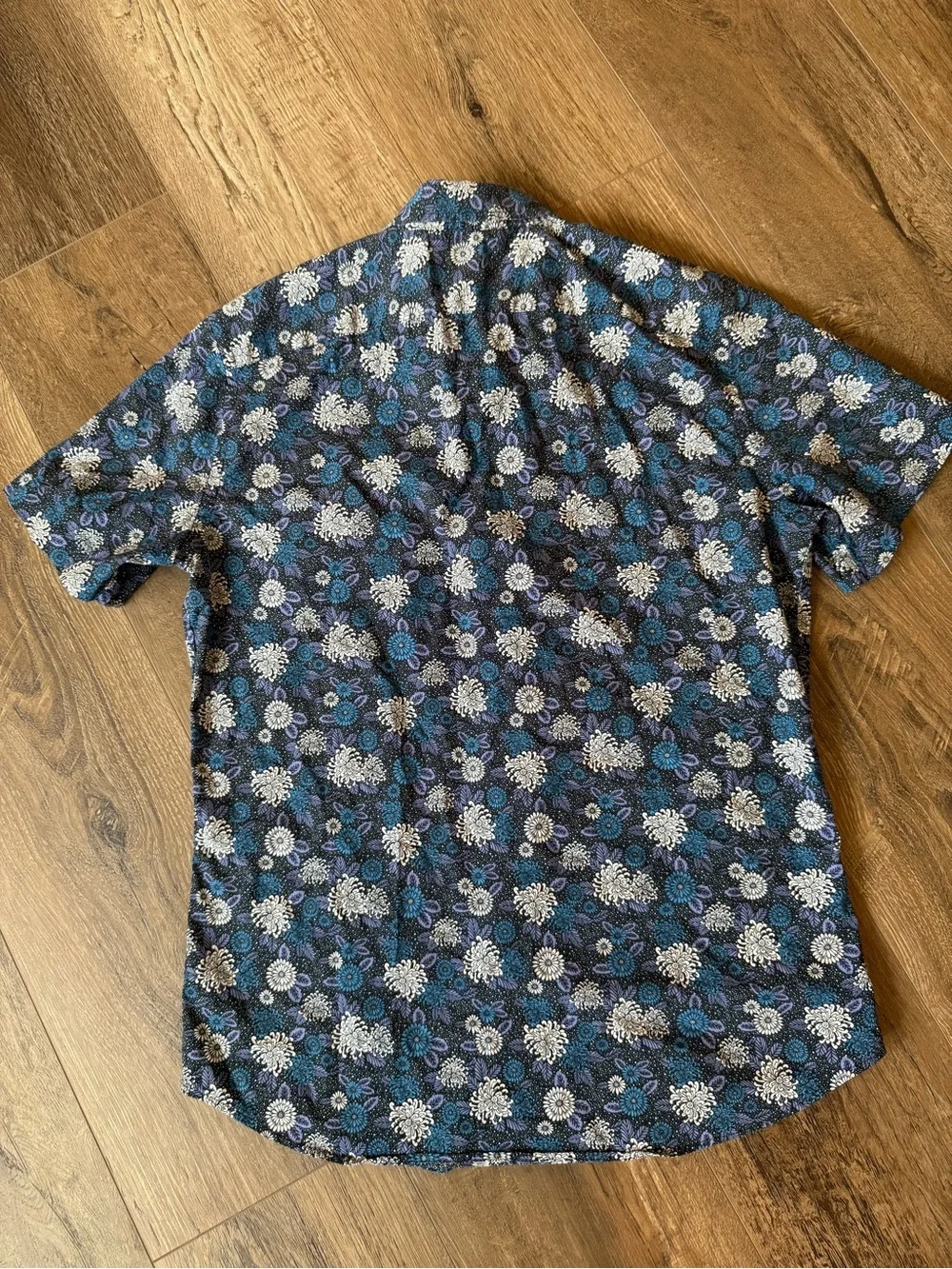 Banana Republic Blue & White Floral Short-Sleeve Button-Down Shirt